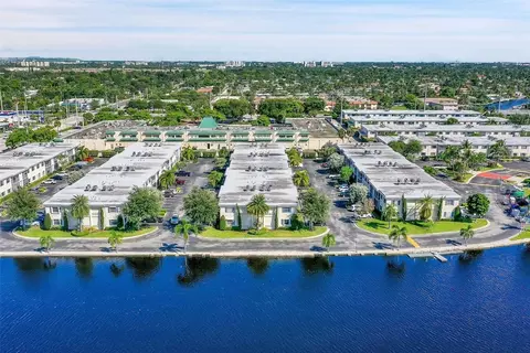 130 Cypress Clb #302, Pompano Beach, FL 33060