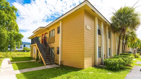 2641 Riverside Dr #6, Coral Springs, FL 33065