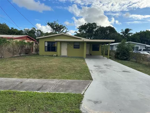 166 SW 5th St, Deerfield Beach, FL 33441
