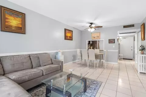 9330 Lagoon #102, Davie, FL 33324