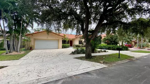 16501 NW 84th Ave, Miami Lakes, FL 33016