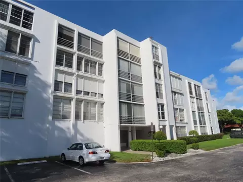6923 Cypress #14D, Plantation, FL 33317