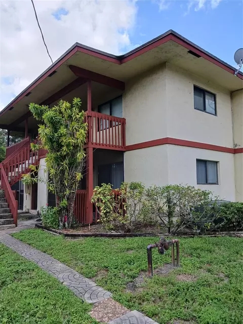 4301 NW 19th St #6, Lauderhill, FL 33313