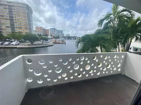 2500 Diana #209, Hallandale Beach, FL 33009