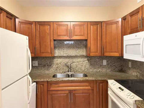 501 SE 8th #203, Deerfield Beach, FL 33441