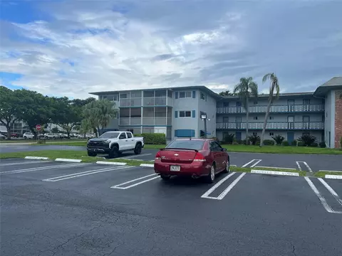 981 Hillcrest Ct #212, Hollywood, FL 33021