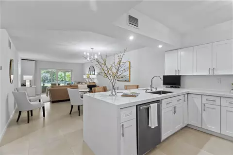 3010 NE 16th Ave #101, Oakland Park, FL 33334