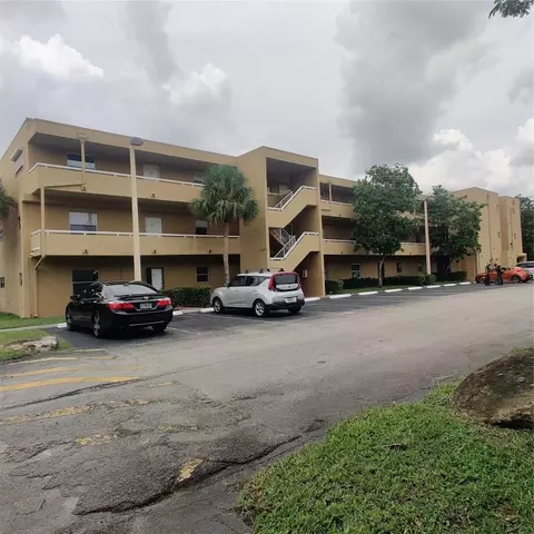 4131 Stirling Rd #101, Davie, FL 33314