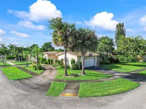 4701 NW 41st Ct, Lauderdale Lakes, FL 33319