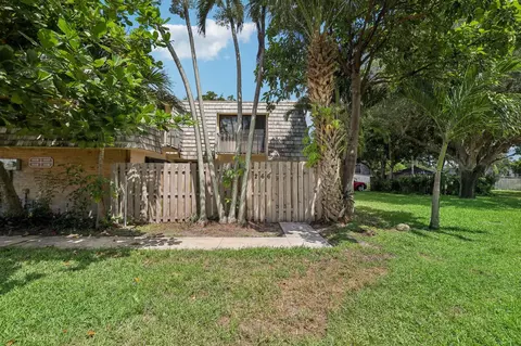266 Arabian, Palm Springs, FL 33461