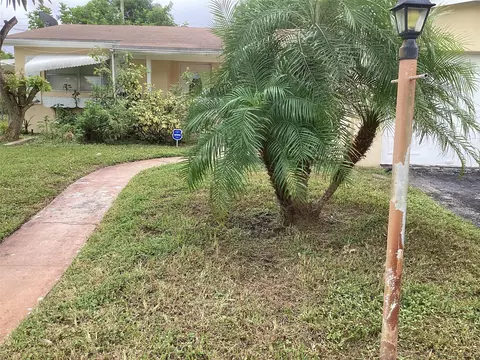 3556 NW 33rd St, Lauderdale Lakes, FL 33309