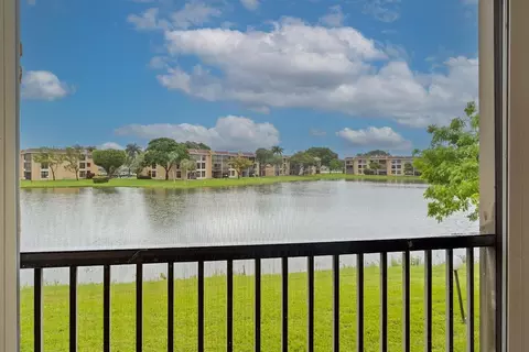 6520 Coral Lk #208, Margate, FL 33063