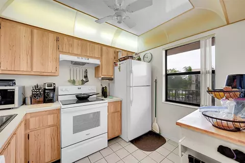 2711 NW 104th #302, Sunrise, FL 33322
