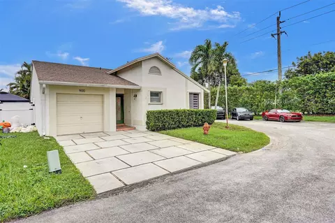 900 SW 108th, Pembroke Pines, FL 33025