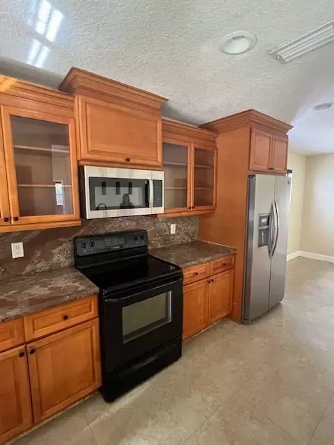 4451 NW 92nd Ter, Sunrise, FL 33351