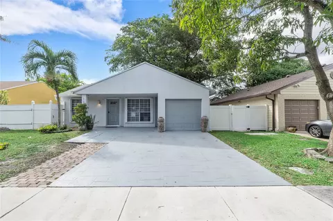 1410 SW 85th Ter, Pembroke Pines, FL 33025