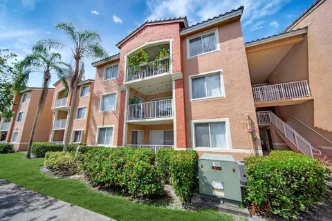 3854 Lyons #208, Coconut Creek, FL 33073