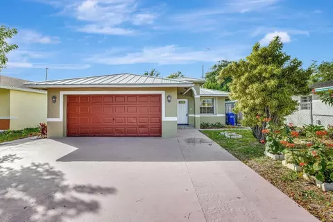 2490 NW 4th Ct, Pompano Beach, FL 33060
