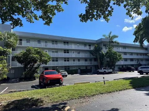 106 Royal Park #2C, Oakland Park, FL 33309
