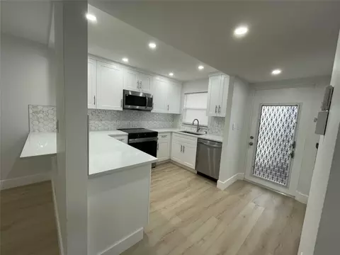 9480 Sunrise Lks #211, Sunrise, FL 33322