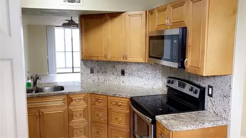 115 Lake Emerald Dr #101, Oakland Park, FL 33309