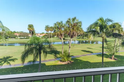 3970 Oaks Clubhouse Dr #303, Pompano Beach, FL 33069