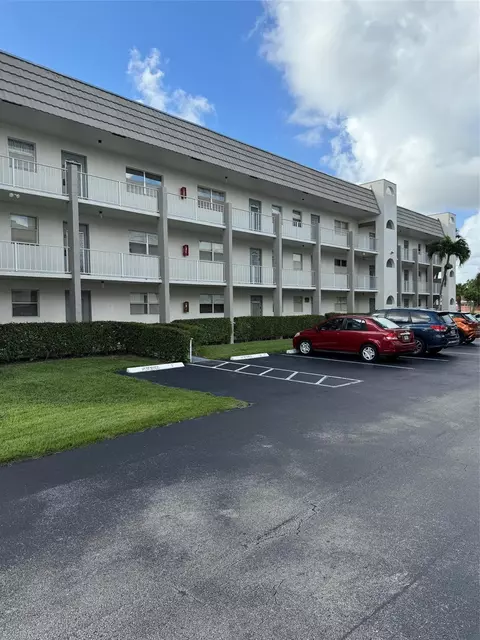 8280 Sunrise Lakes Blvd #206, Sunrise, FL 33322
