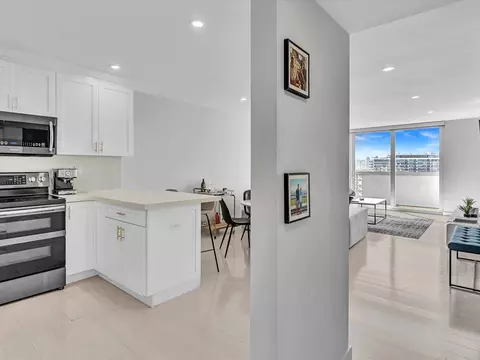 7118 Bonita Dr #904, Miami Beach, FL 33141