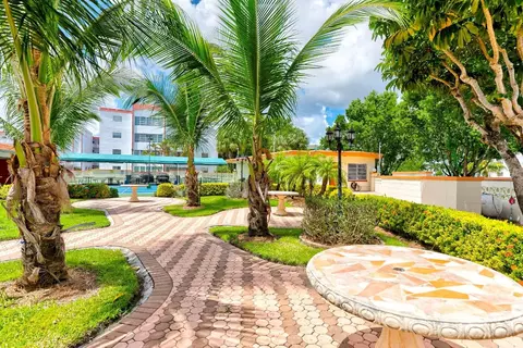 4401 NW 41st #103, Lauderdale Lakes, FL 33319