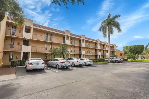 5801 Coral Lake Dr #101, Margate, FL 33063