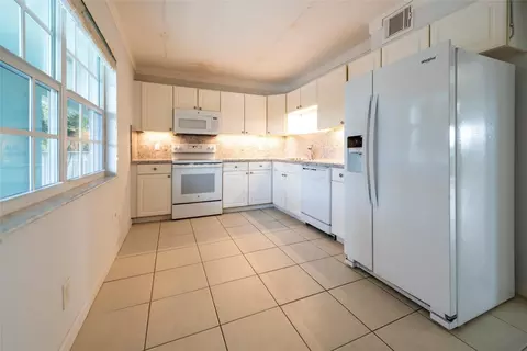 806 Cypress Grv #309, Pompano Beach, FL 33069
