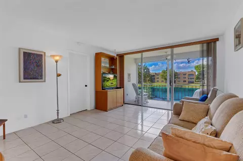 6150 NW 62nd St #210, Tamarac, FL 33319