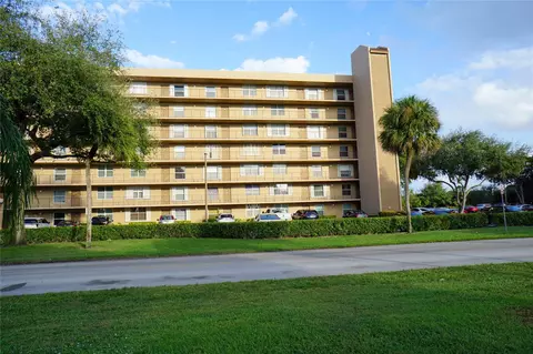 4570 NW 18th Ave #607, Pompano Beach, FL 33064