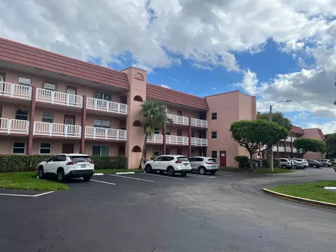 9601 Sunrise Lakes Blvd #305, Sunrise, FL 33322