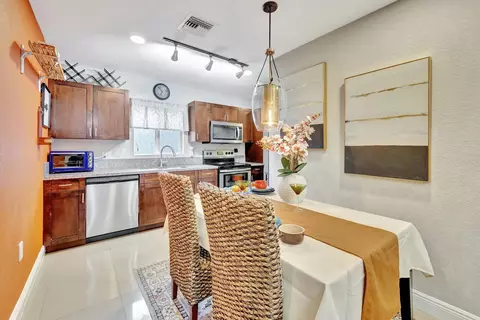 2589 NE 13th Ter, Pompano Beach, FL 33064