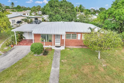 300 Cavalier Rd, Palm Springs, FL 33461