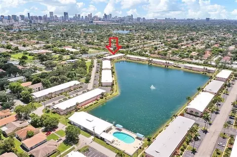 1000 SW 10th Ter #P-2, Hallandale Beach, FL 33009