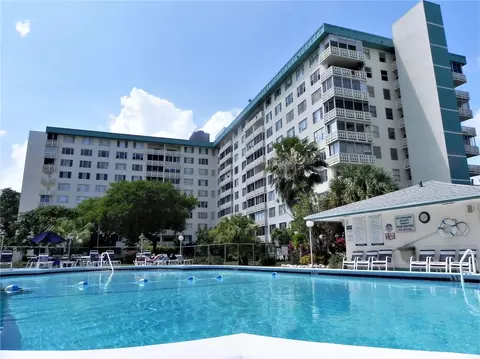 4330 Hillcrest Dr #318, Hollywood, FL 33021