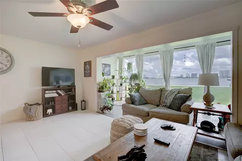 2936 Lake Shr #105, Riviera Beach, FL 33404
