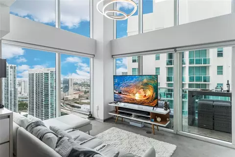 41 SE 5th St #2217, Miami, FL 33131