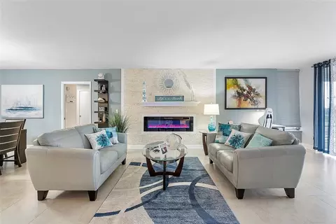3930 Oaks Clubhouse #403, Pompano Beach, FL 33069