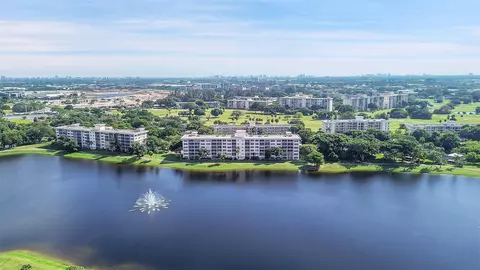 2801 N Palm Aire Dr #305, Pompano Beach, FL 33069