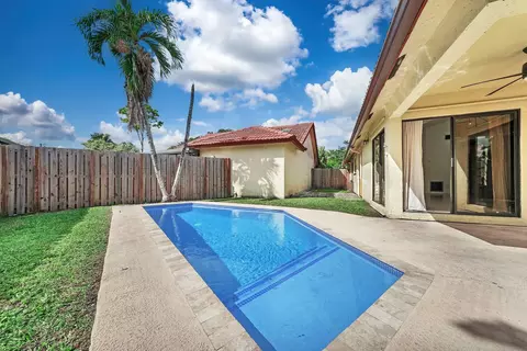 11250 SW 2nd, Pembroke Pines, FL 33025