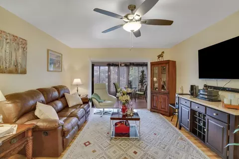 5141 W Oakland Park #202, Lauderdale Lakes, FL 33313