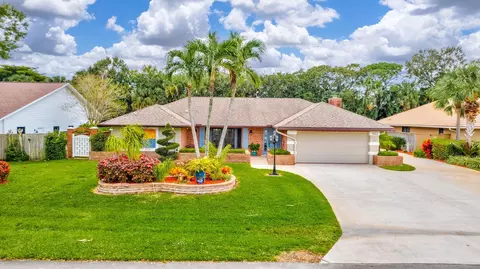 9022 Gardens Glen Cir, Palm Beach Gardens, FL 33418