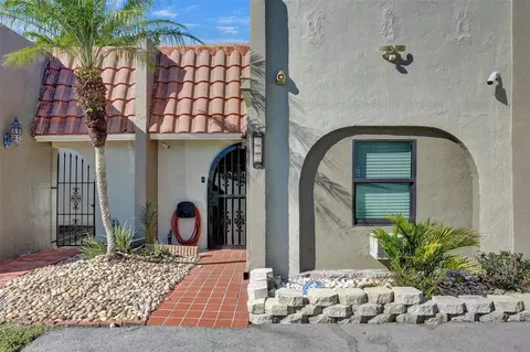 257 Jacaranda #30, Plantation, FL 33324