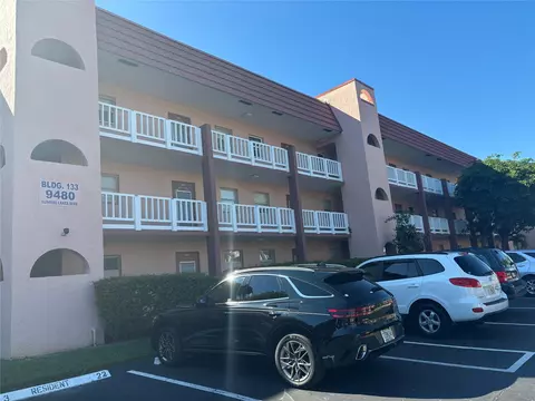 9480 Sunrise Lakes Blvd #212, Sunrise, FL 33322