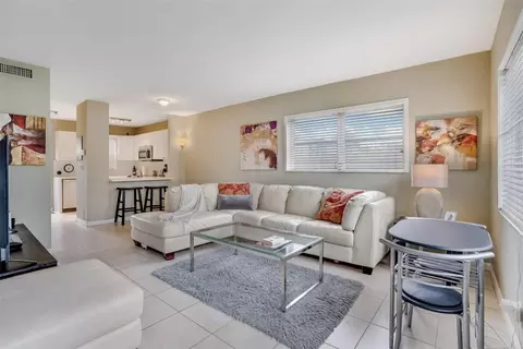 48 NE 20th #10C, Fort Lauderdale, FL 33305
