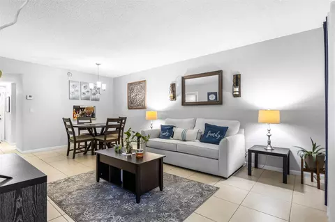 151 Berkley Rd #105, Hollywood, FL 33024