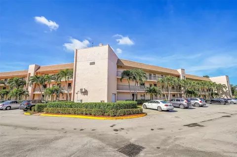 10402 Sunrise Lakes Blvd #109, Sunrise, FL 33322